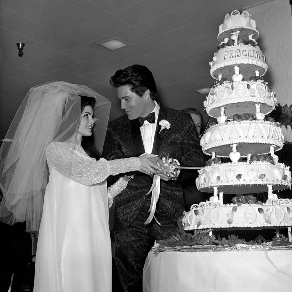 Denny's opens Las Vegas wedding chapel - The Boston Globe
