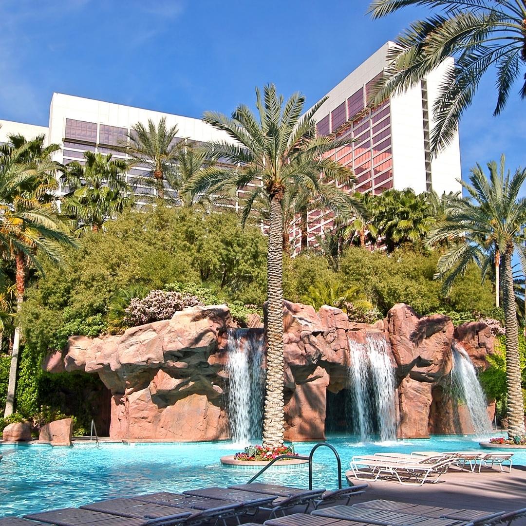 18 Best Pools in Las Vegas